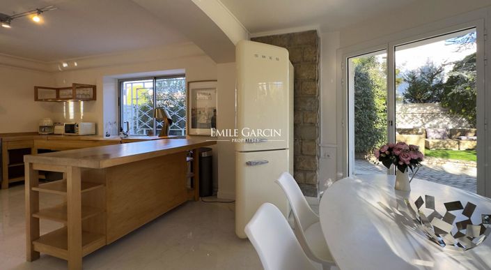 Image No.4-4 Bed Property for sale