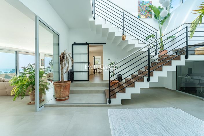 Image No.11-6 Bed Property for sale