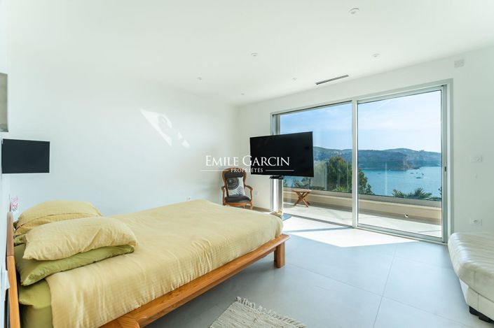 Image No.15-6 Bed Property for sale