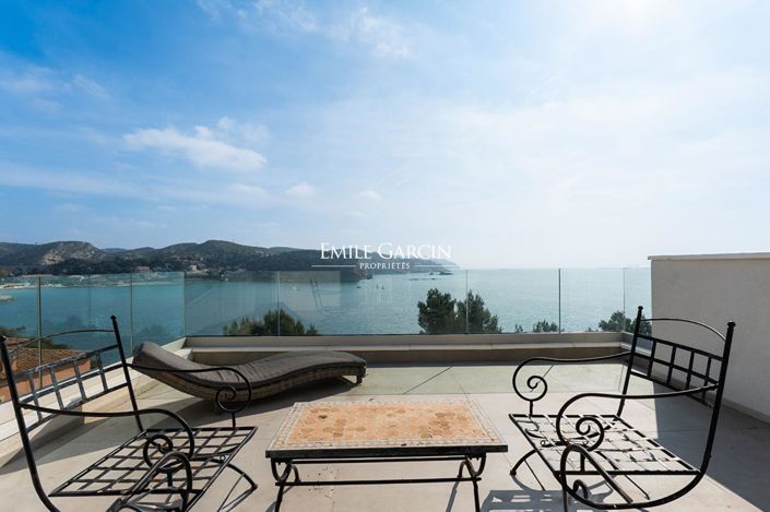 Image No.17-6 Bed Property for sale