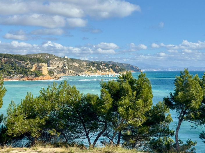 Image No.2-6 Bed Property for sale