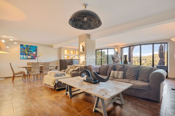 Image No.3-5 Bed House for sale