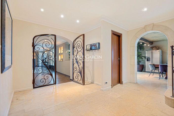 Image No.7-5 Bed House for sale