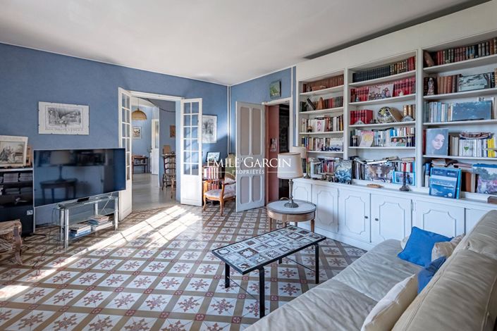 Image No.3-5 Bed House for sale