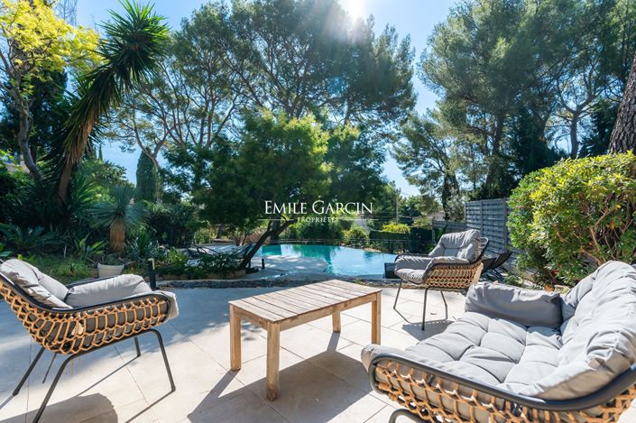 Image No.2-6 Bed House for sale