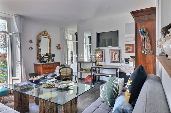 Image No.6-5 Bed House for sale