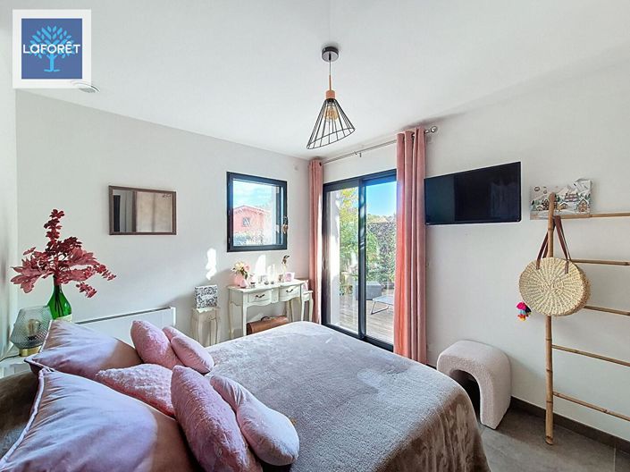 Image No.10-5 Bed House for sale