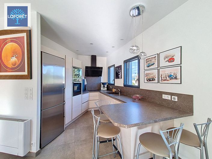 Image No.4-5 Bed House for sale