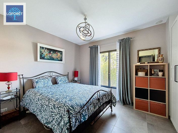 Image No.7-5 Bed House for sale