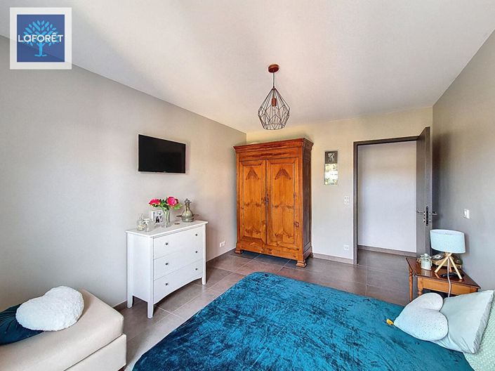 Image No.9-5 Bed House for sale