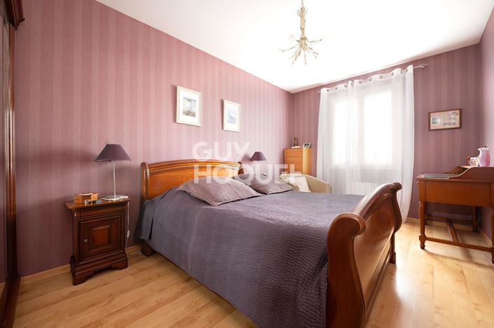 Image No.10-3 Bed House for sale