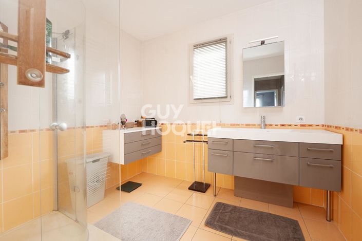 Image No.8-3 Bed House for sale