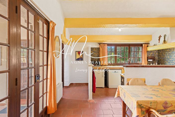 Image No.11-6 Bed House for sale