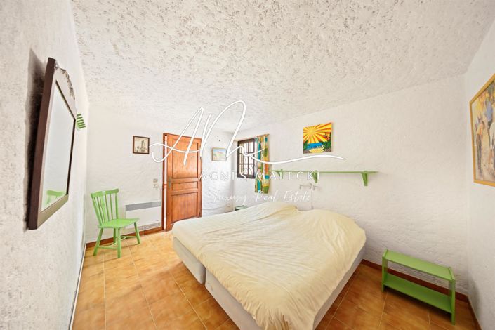 Image No.14-6 Bed House for sale