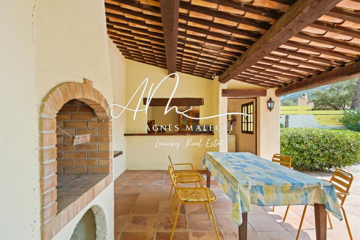 Image No.18-6 Bed House for sale