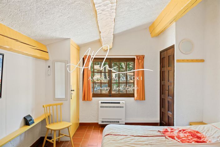 Image No.20-6 Bed House for sale