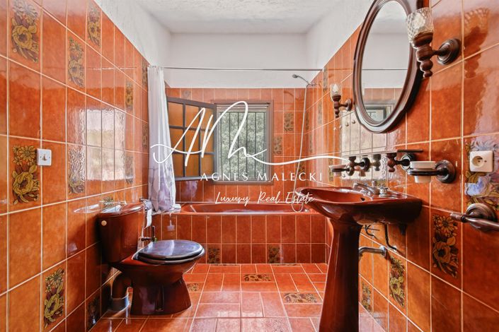 Image No.21-6 Bed House for sale