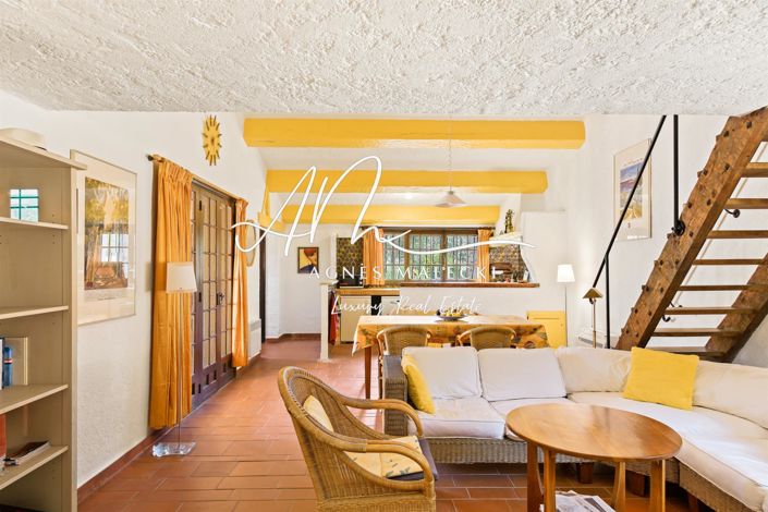 Image No.9-6 Bed House for sale