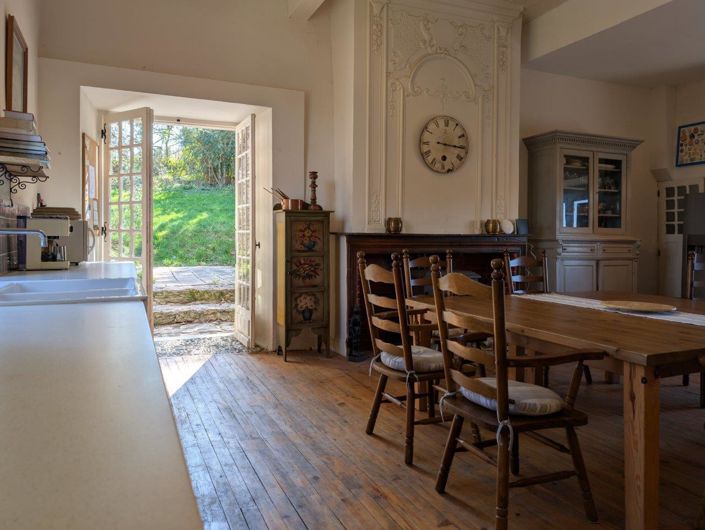 Image No.6-10 Bed House for sale