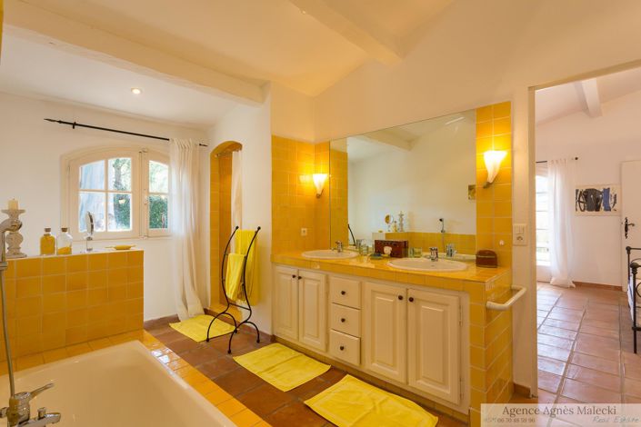 Image No.16-4 Bed House for sale