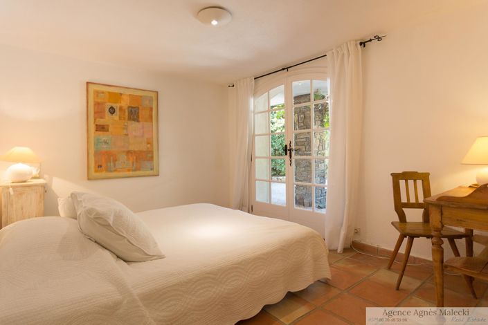 Image No.18-4 Bed House for sale