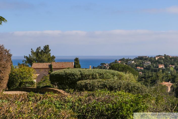 Image No.3-4 Bed House for sale