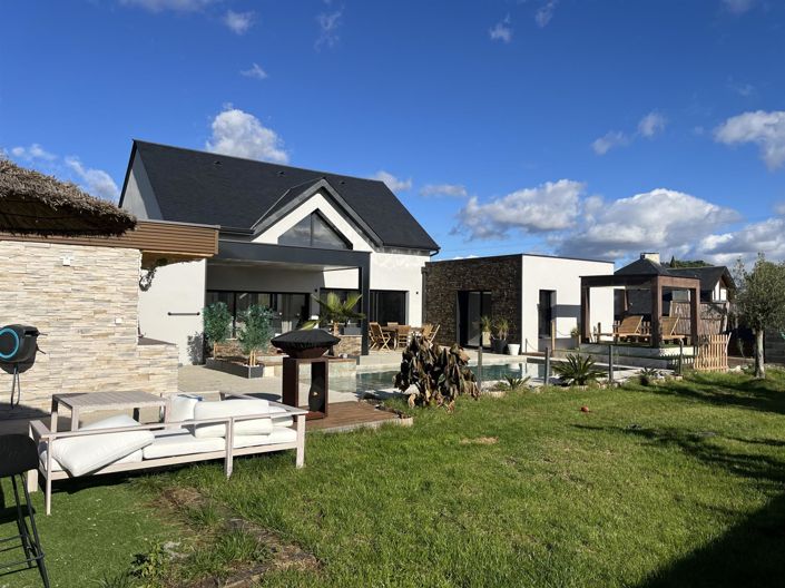 Image No.14-4 Bed Property for sale