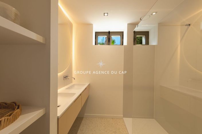 Image No.15-6 Bed House for sale