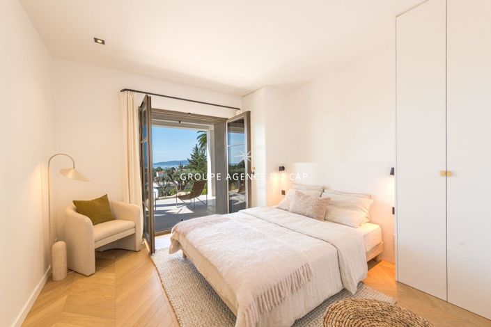 Image No.16-6 Bed House for sale