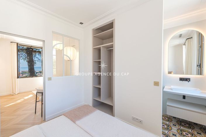 Image No.18-6 Bed House for sale