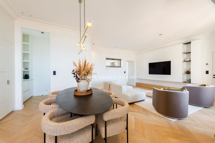 Image No.7-6 Bed House for sale