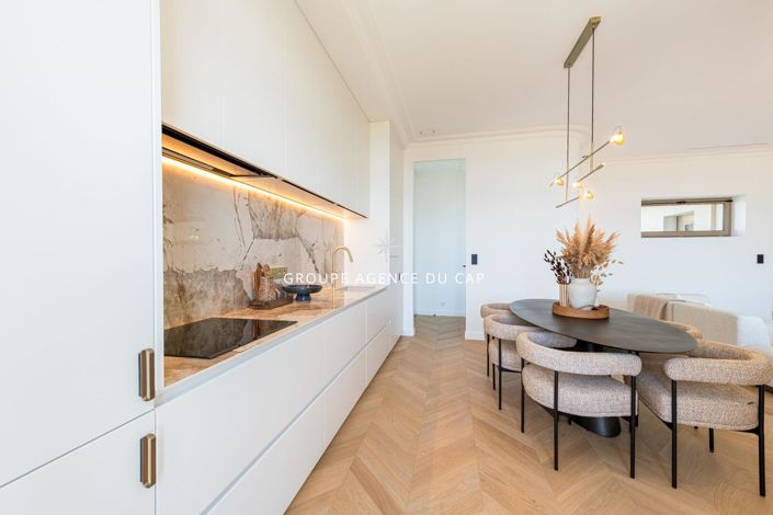 Image No.8-6 Bed House for sale