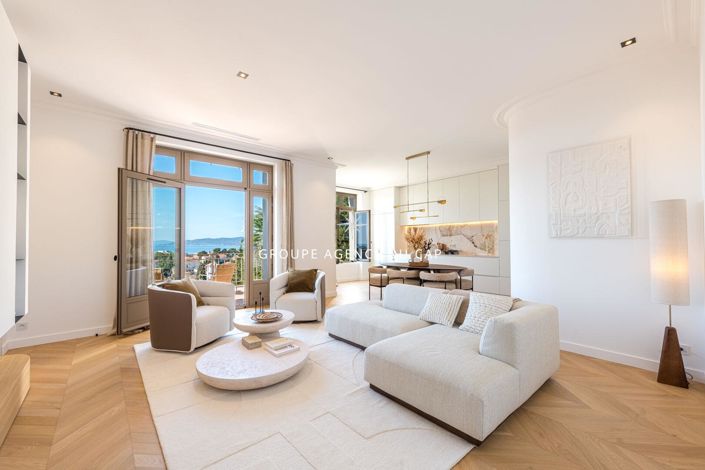 Image No.9-6 Bed House for sale