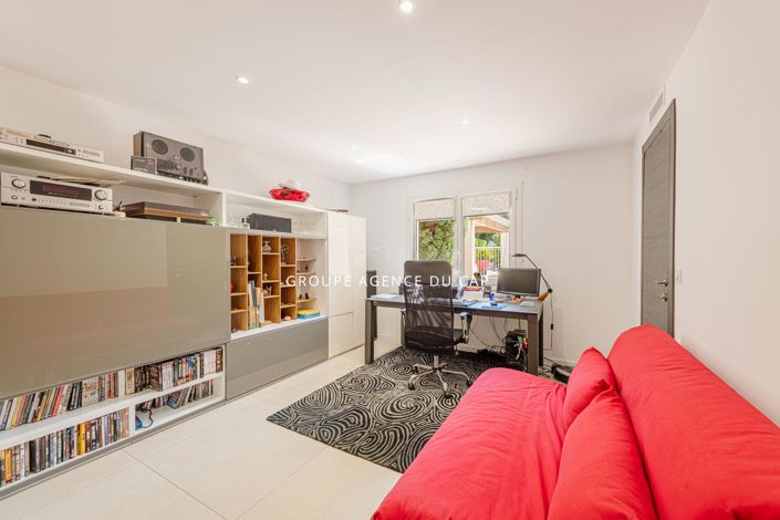 Image No.10-4 Bed Apartment for sale