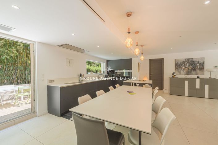 Image No.4-4 Bed Apartment for sale