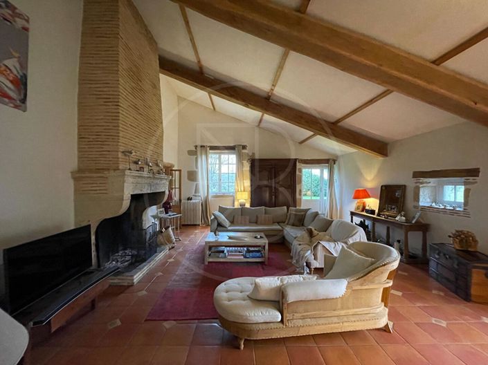 Image No.5-9 Bed House for sale