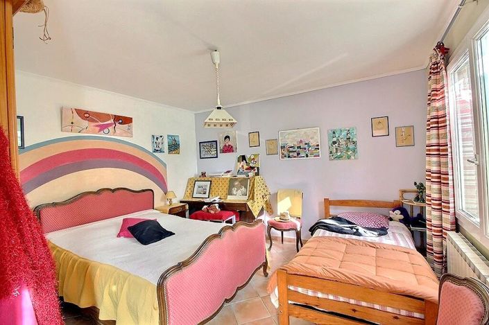 Image No.12-8 Bed House for sale