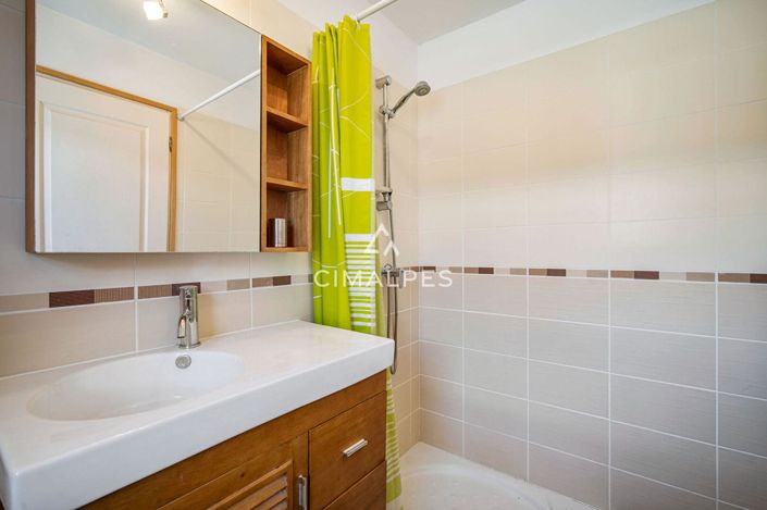 Image No.12-7 Bed Property for sale