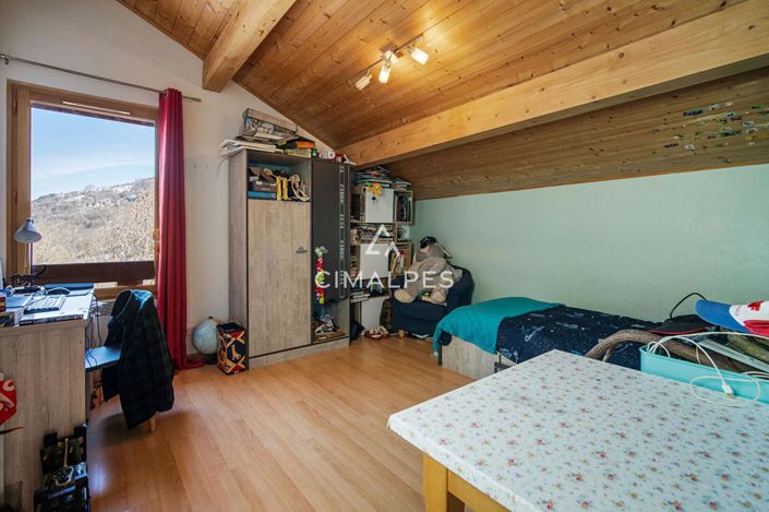 Image No.9-7 Bed Property for sale