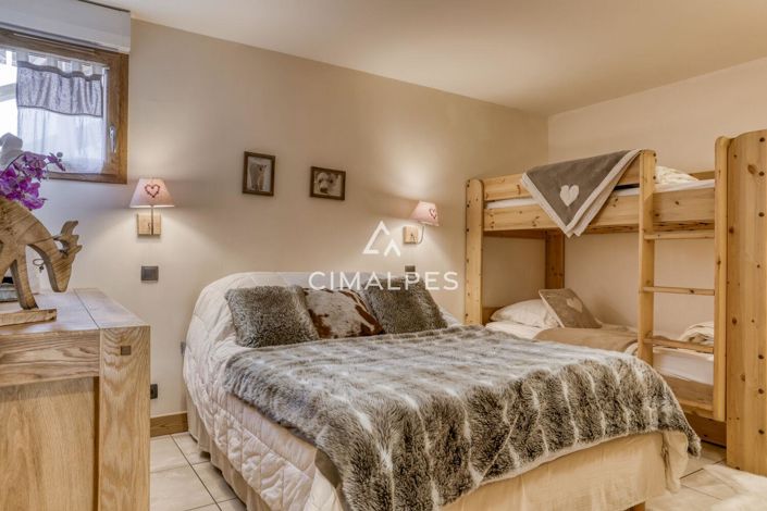 Image No.16-6 Bed House for sale