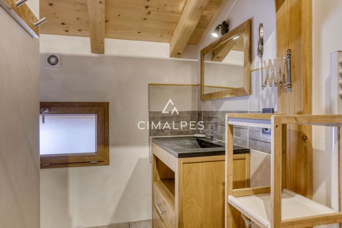 Image No.8-6 Bed House for sale