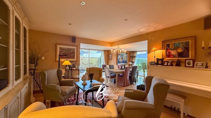 Image No.6-5 Bed House for sale