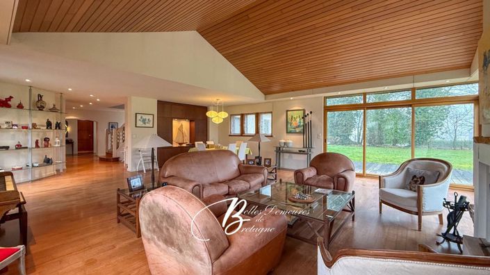 Image No.9-5 Bed House for sale