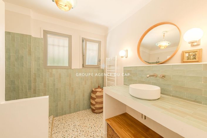 Image No.17-5 Bed House for sale