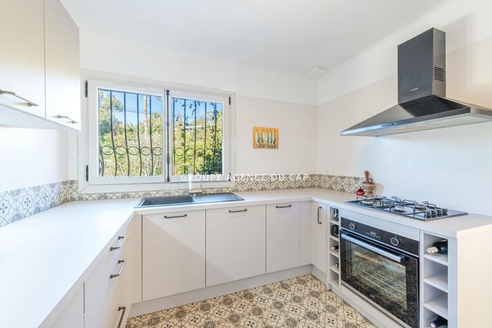 Image No.6-5 Bed House for sale