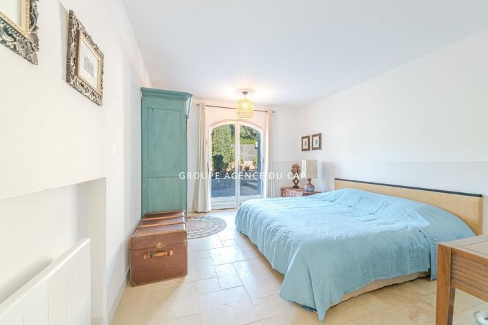 Image No.7-5 Bed House for sale