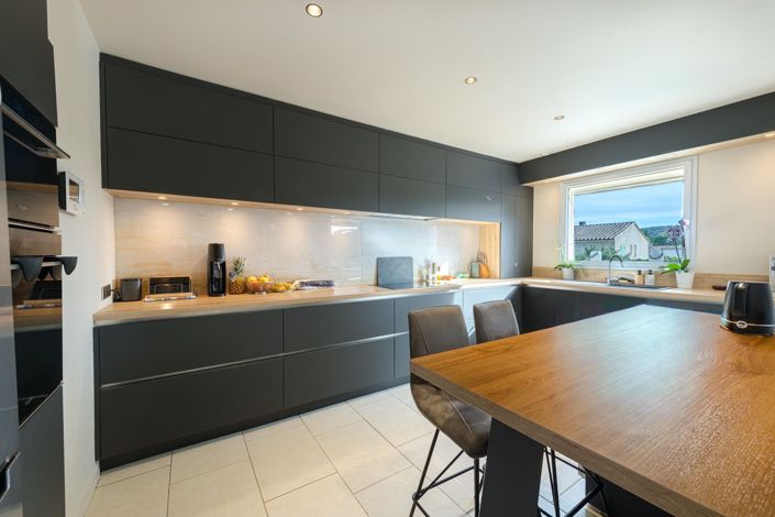 Image No.8-4 Bed House for sale