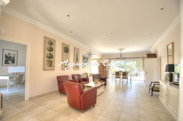 Image No.7-4 Bed Property for sale