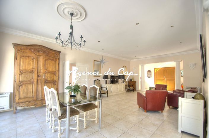 Image No.8-Propriété de 4 chambres à vendre à Saint-Raphael
