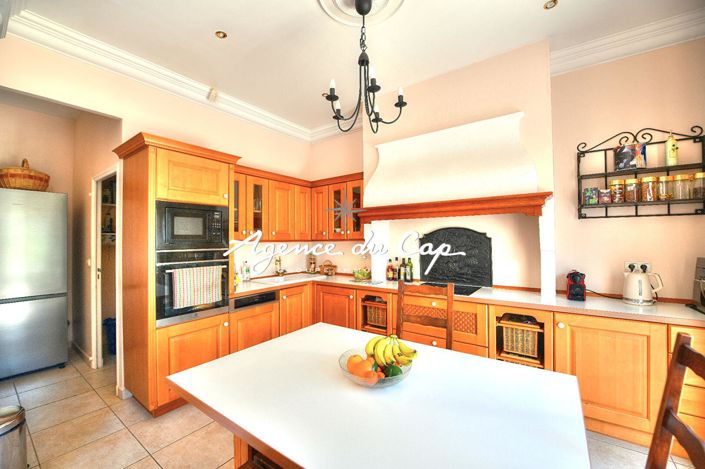 Image No.9-4 Bed Property for sale